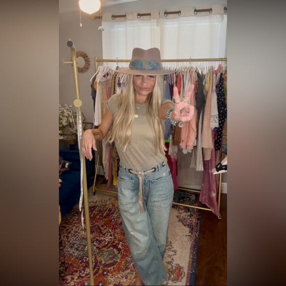 VAN SOLEIL IS LIVE 🌻 PLEASE RE-LIKE ✨    💛I SOLD MY 1st LISTING - Picture 3 of 16